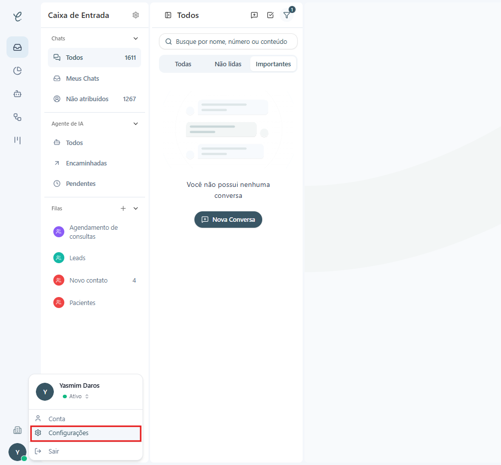 Menu de perfil aberto na Clinia com a opção Configurações destacada em vermelho