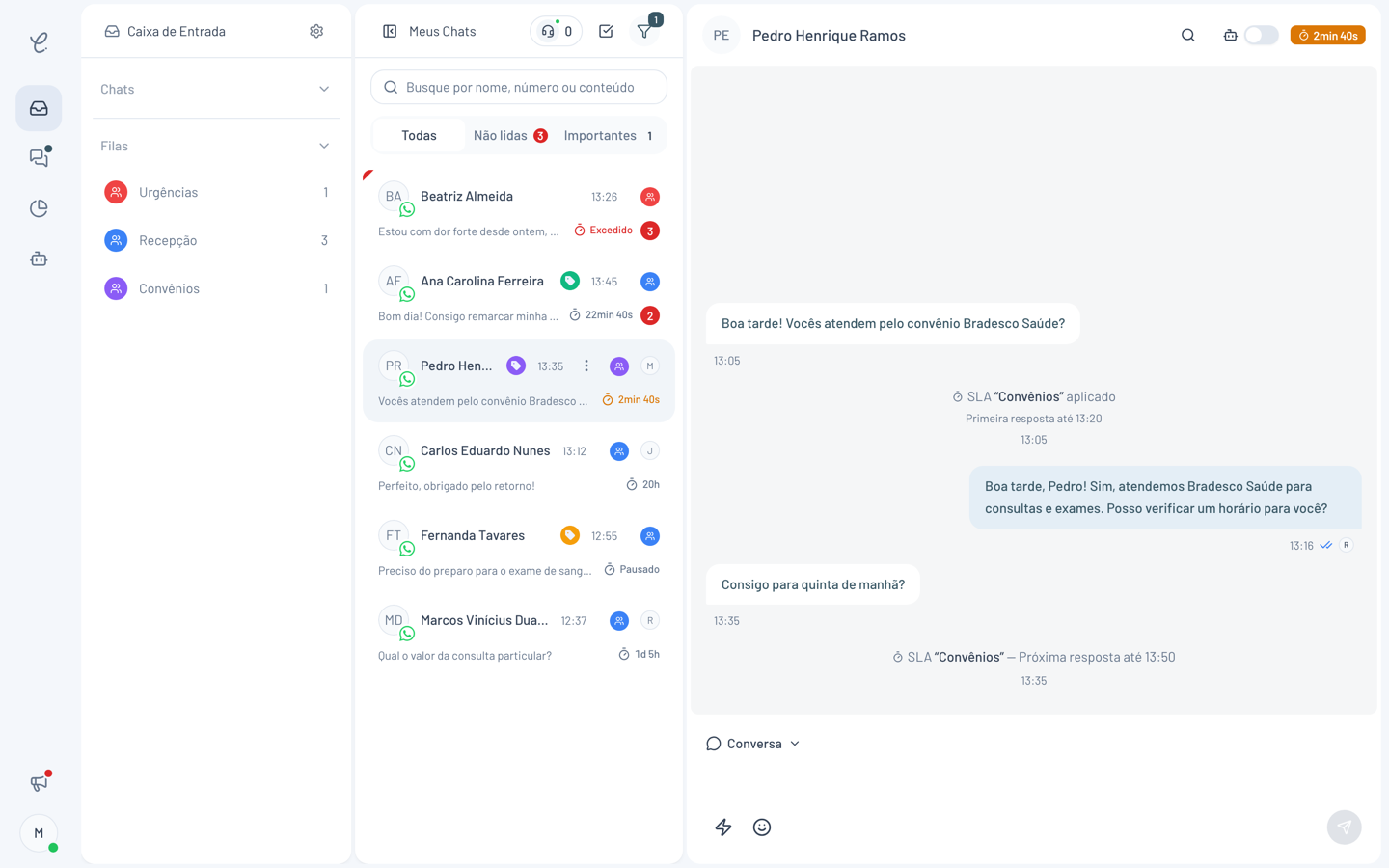 Conversa aberta com a contagem regressiva no cabeçalho e os eventos de SLA aplicado e próxima resposta na timeline.