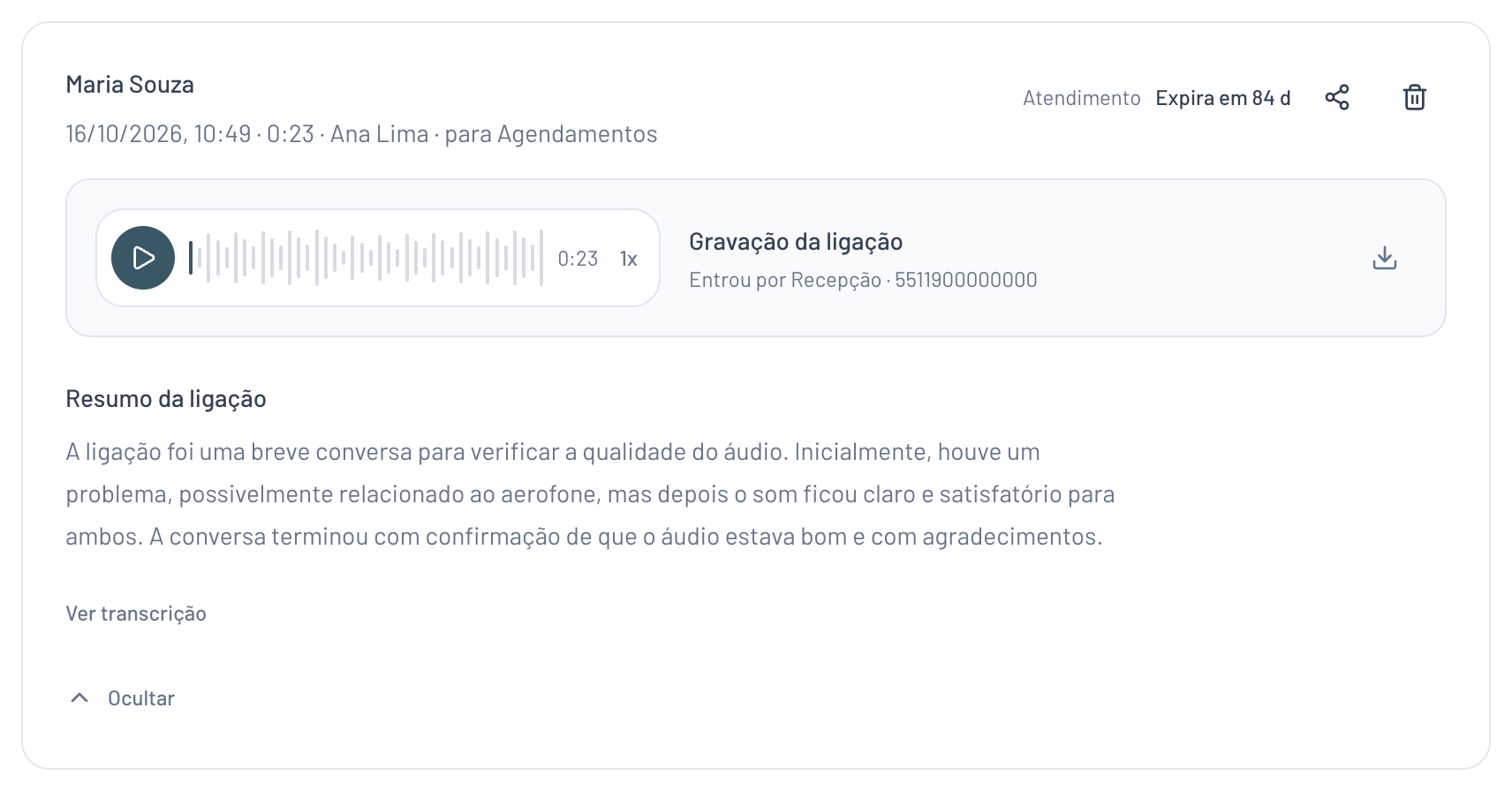 Detalhe de uma gravação com o áudio da ligação, o resumo e o link Ver transcrição