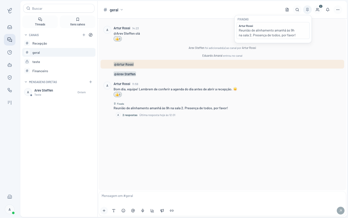 Painel de mensagens fixadas do canal na Clinia exibindo o aviso fixado pela equipe