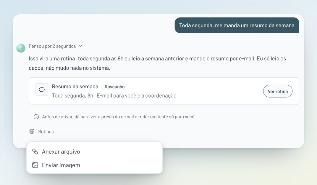 Conversa com a Cora: o pedido toda segunda, me manda um resumo da semana vira uma tarefa agendada para segunda às 8h, por e-mail; abaixo, o menu com Anexar arquivo e Enviar imagem